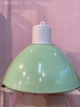 Afbeelding in Gallery-weergave laden, Vintage Fabriekslamp Groen
